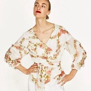Zara Woman Wrap-Around Roses Floral Print Blouse w Deep V-Neck Cream & Peach